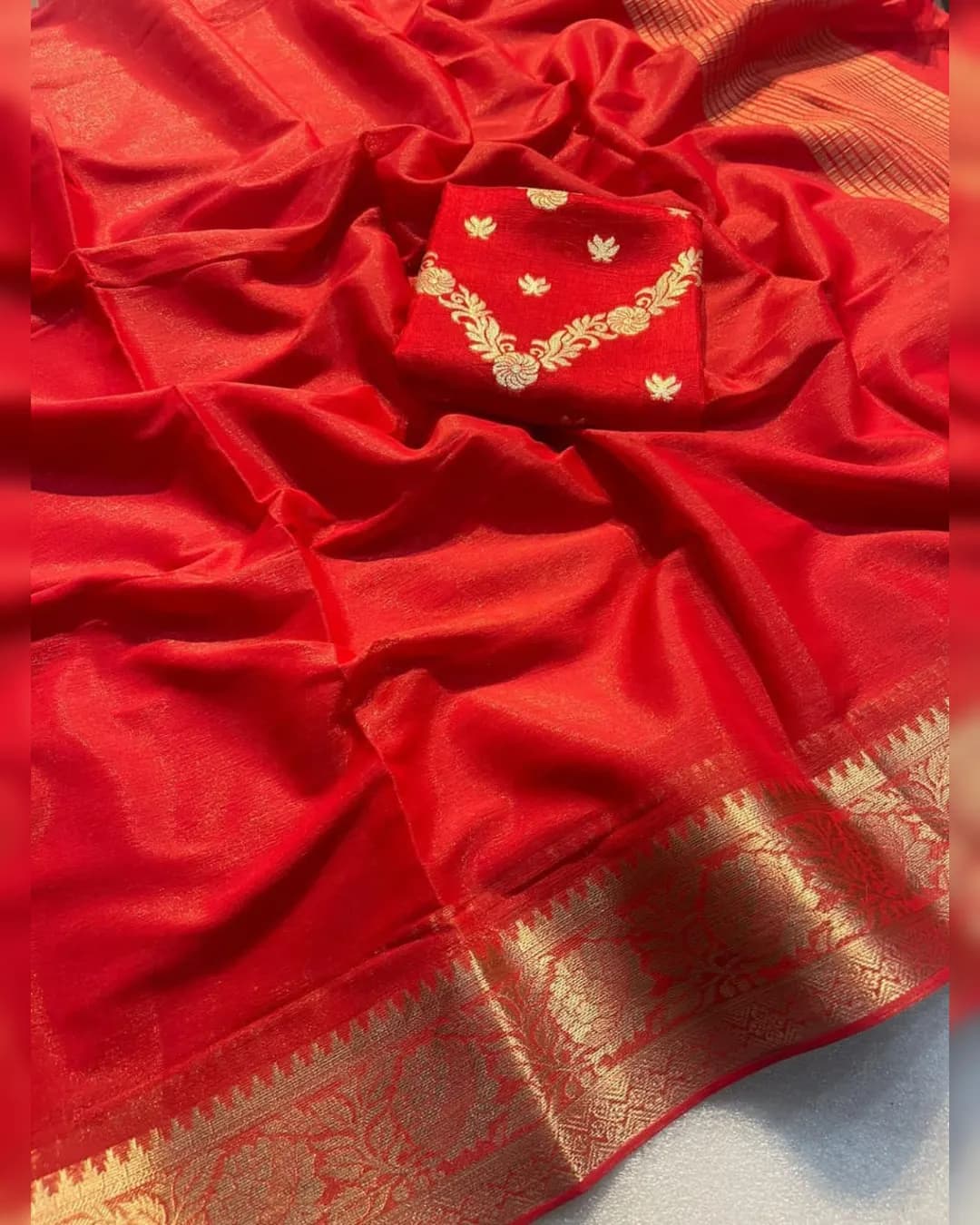 Ethereal Elegance - Shimmer Viscose Chiffon Saree with Banarasi Silk Blouse