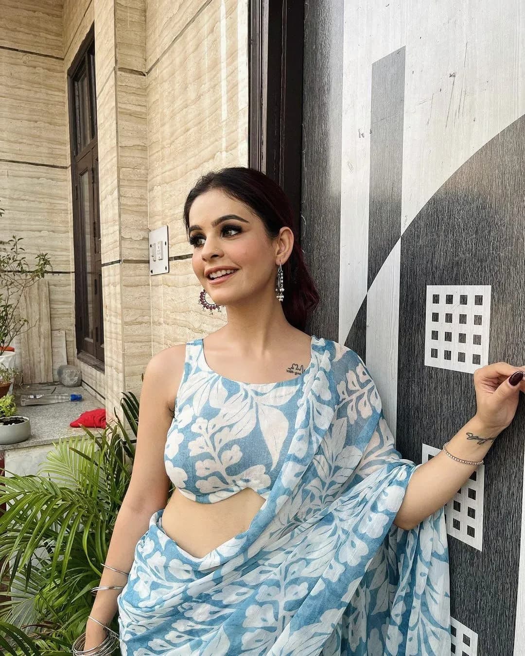 Radiant Bloom: 1-Minute Fox Georgette Sarees Collection 🔥🌺 alternate view