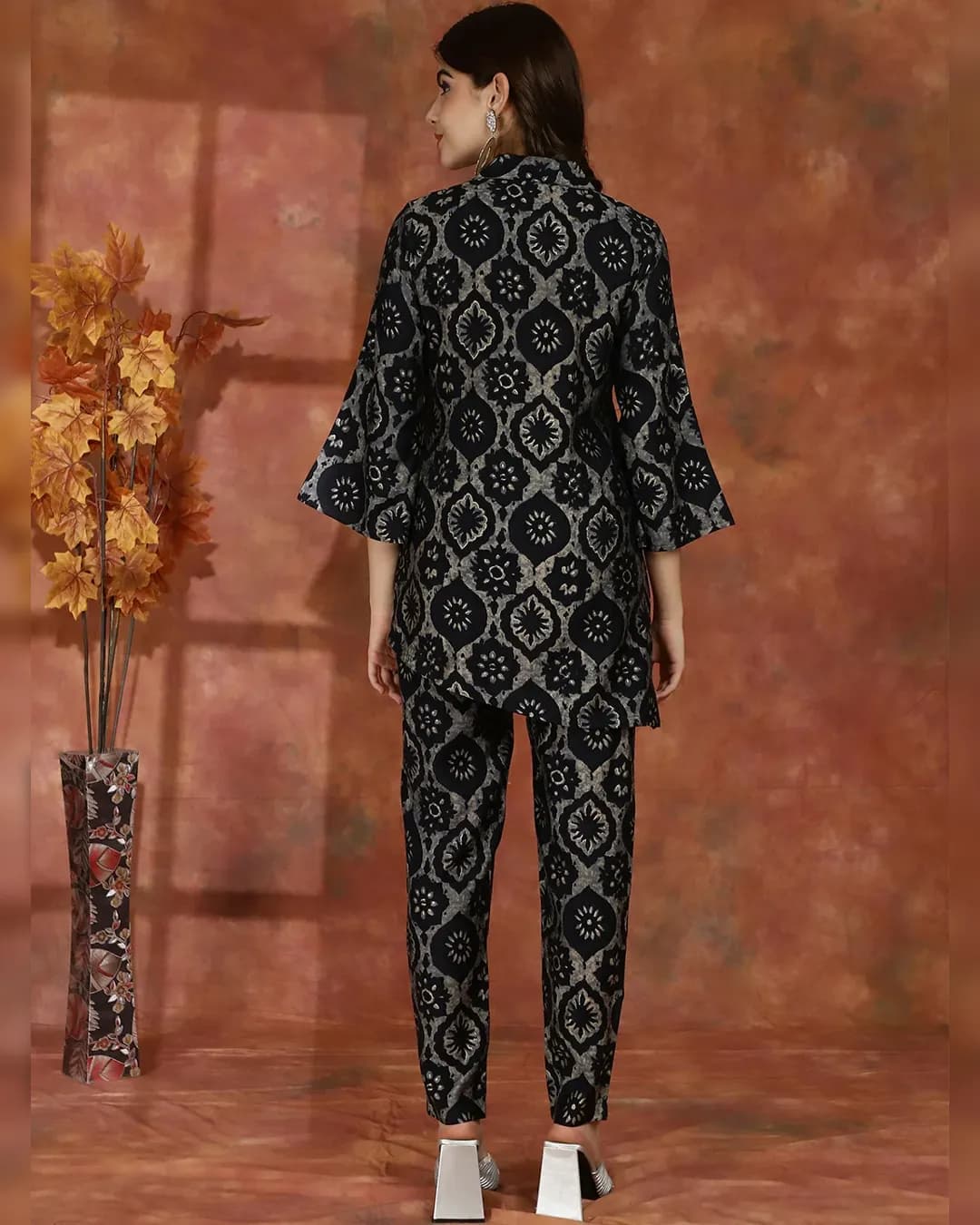 Monochrome Chic: Black & Grey Abstract Chanderi Silk Co-ord Set alternate view