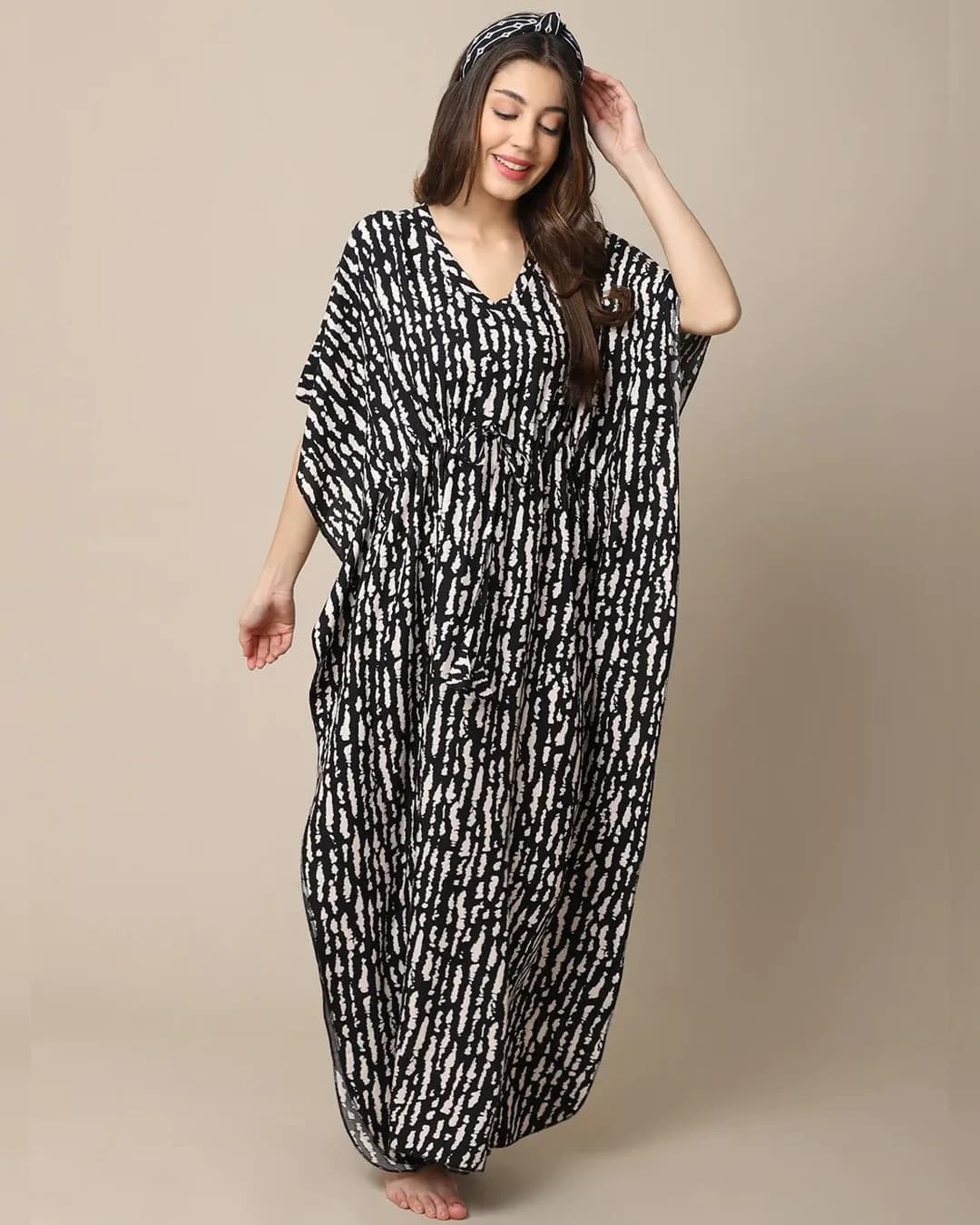 Cozy Striped Serenity - Black Rayon Ankle-Length Nightdress