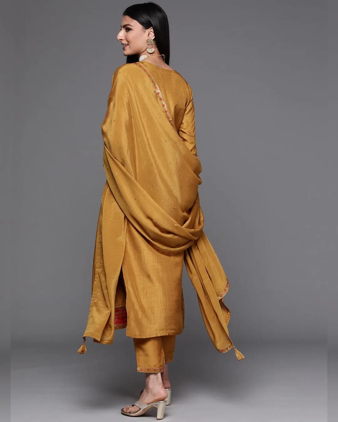 Sophisticated Charm: Women's Viscose Jacquard Kurta, Pant, and Chinon Dupatta Set alternate view