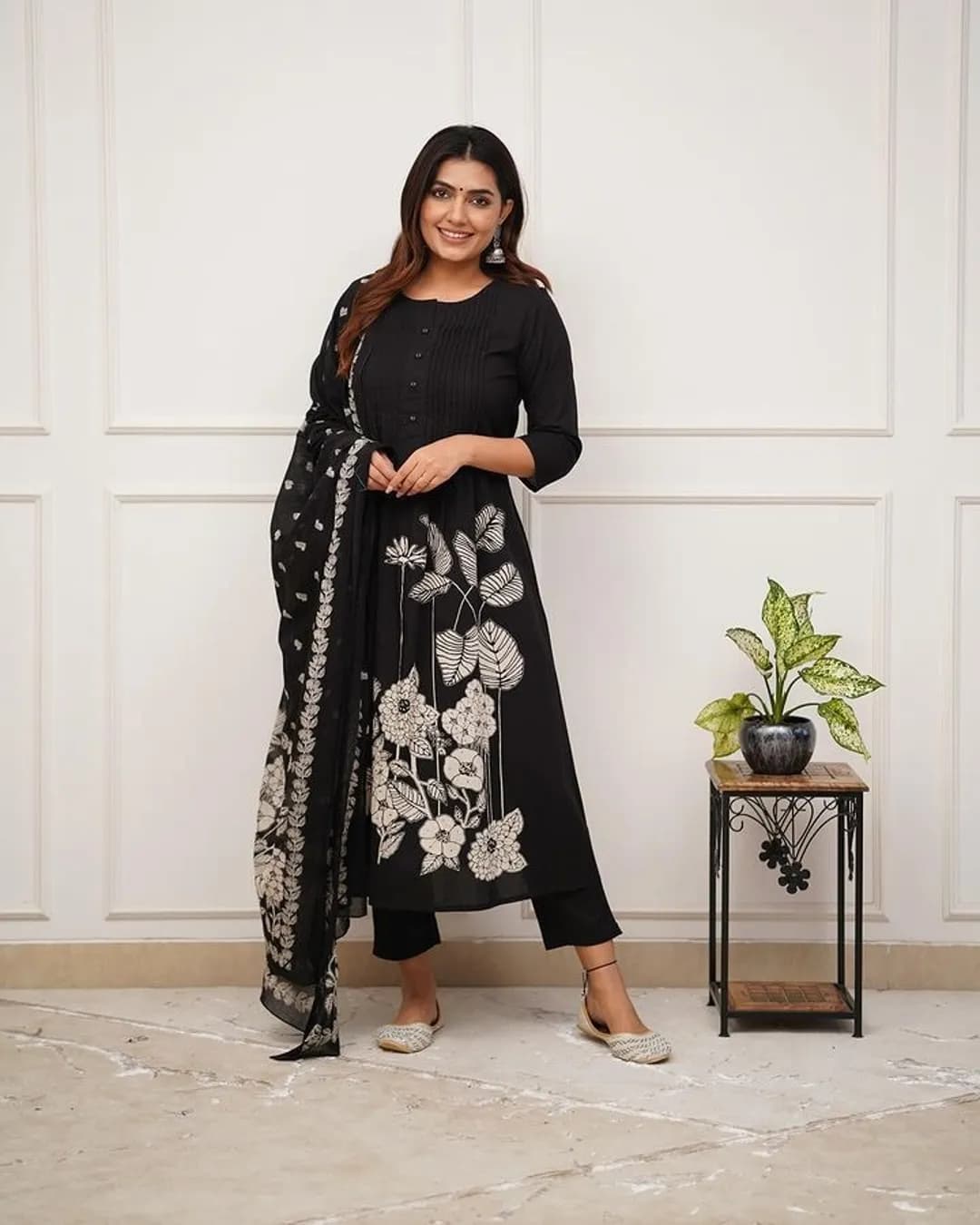 Chic Cotton Suit Set with Mulmul Cotton Print Dupatta