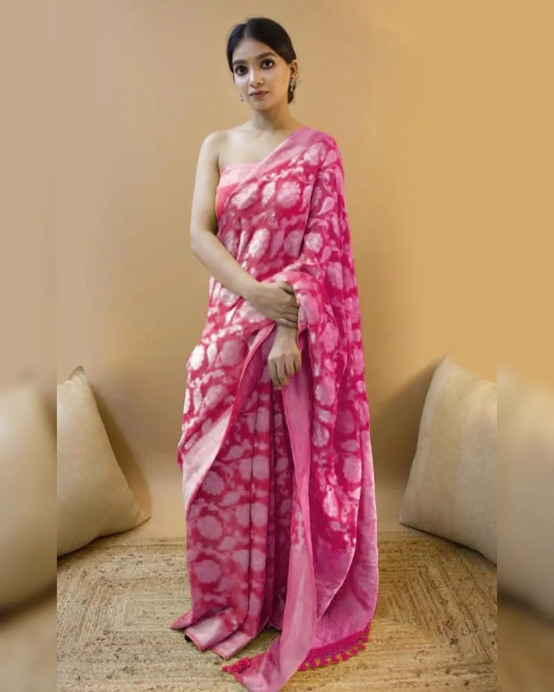 Stunning Soft Lichi Silk Saree with Rich Pallu and Jacquard Work alternate view