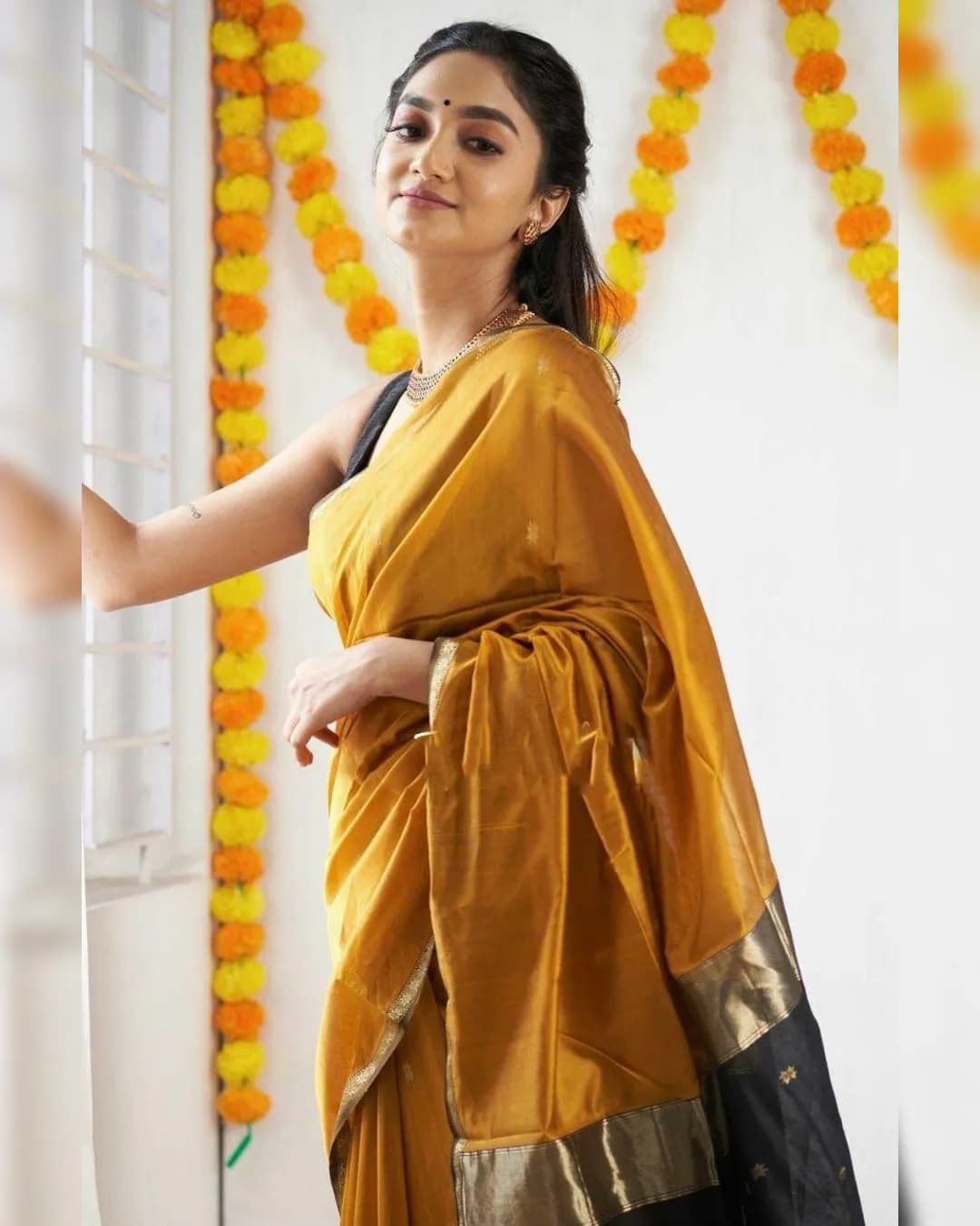 Elegant Lilan Soft Cotton Saree with Rich Jacquard Pallu & Contrast Jacquard Border Blouse alternate view