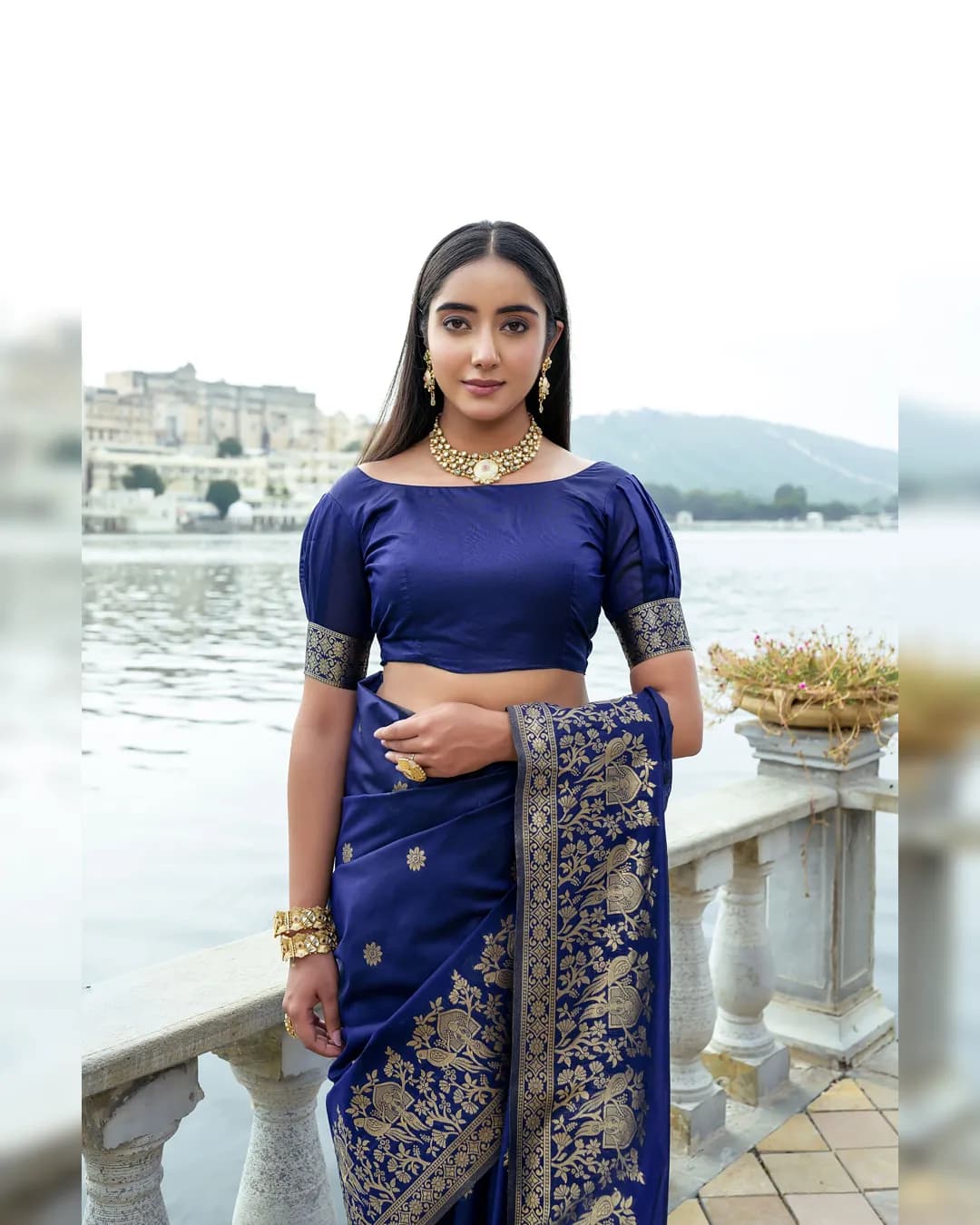 Premium Soft Silk Saree with Fine Zari Weaving Border and Butti Weaving All Over alternate view