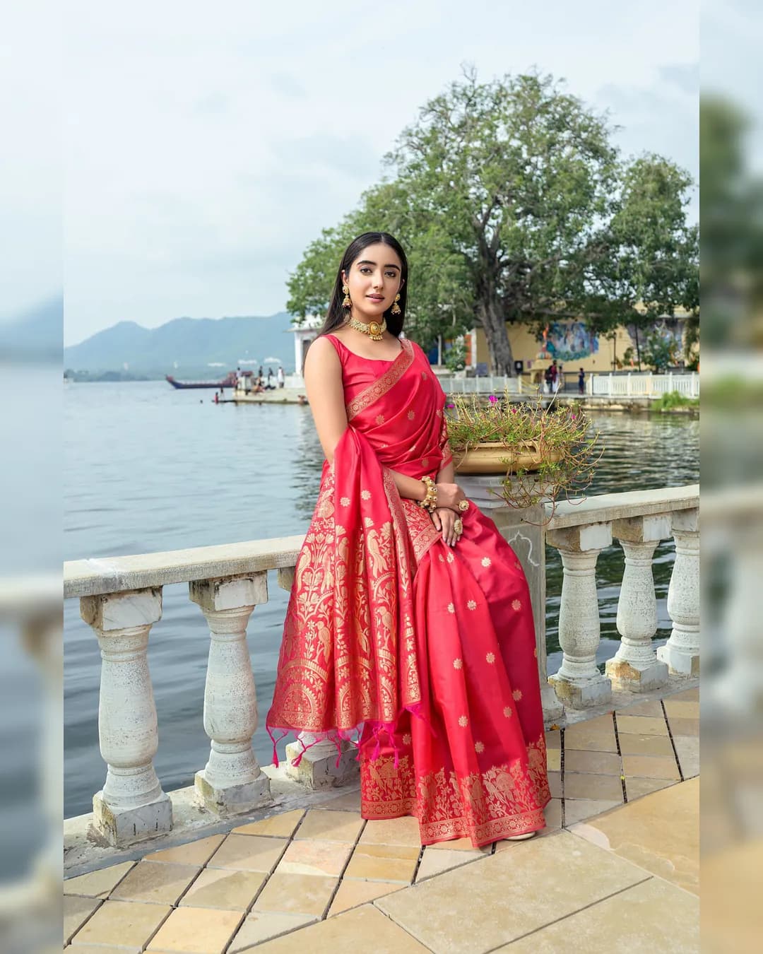 Premium Soft Silk Saree with Fine Zari Weaving Border and Butti Weaving All Over alternate view