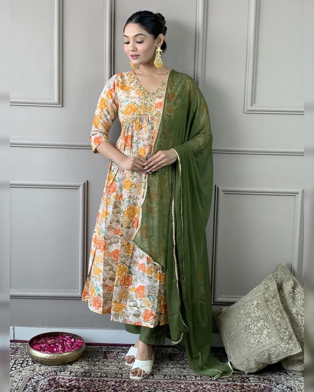 Women Viscose Rayon Kurta With Pant And Dupatta Set alternate view