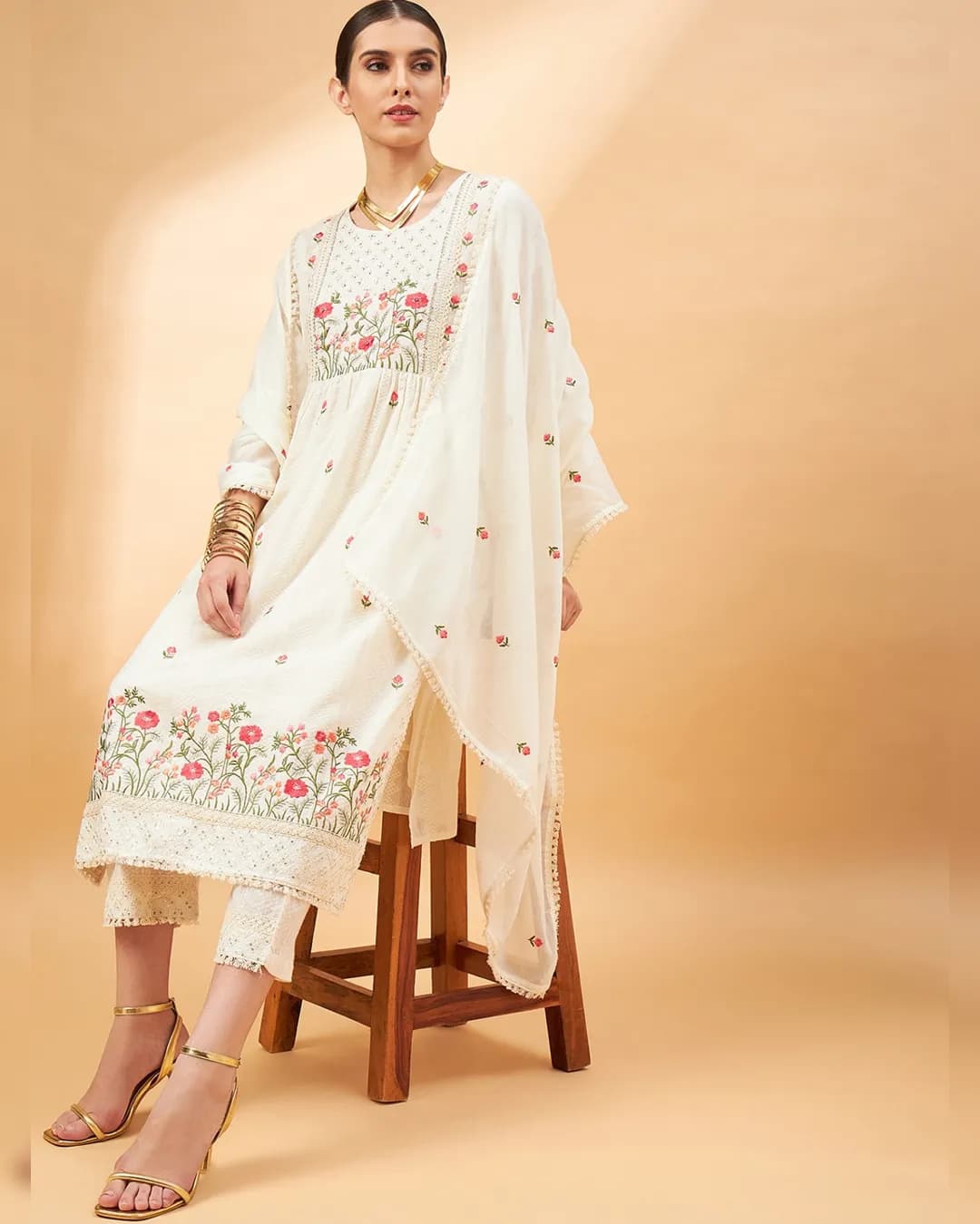 Women Viscose Rayon Kurta With Pant And Dupatta Set alternate view