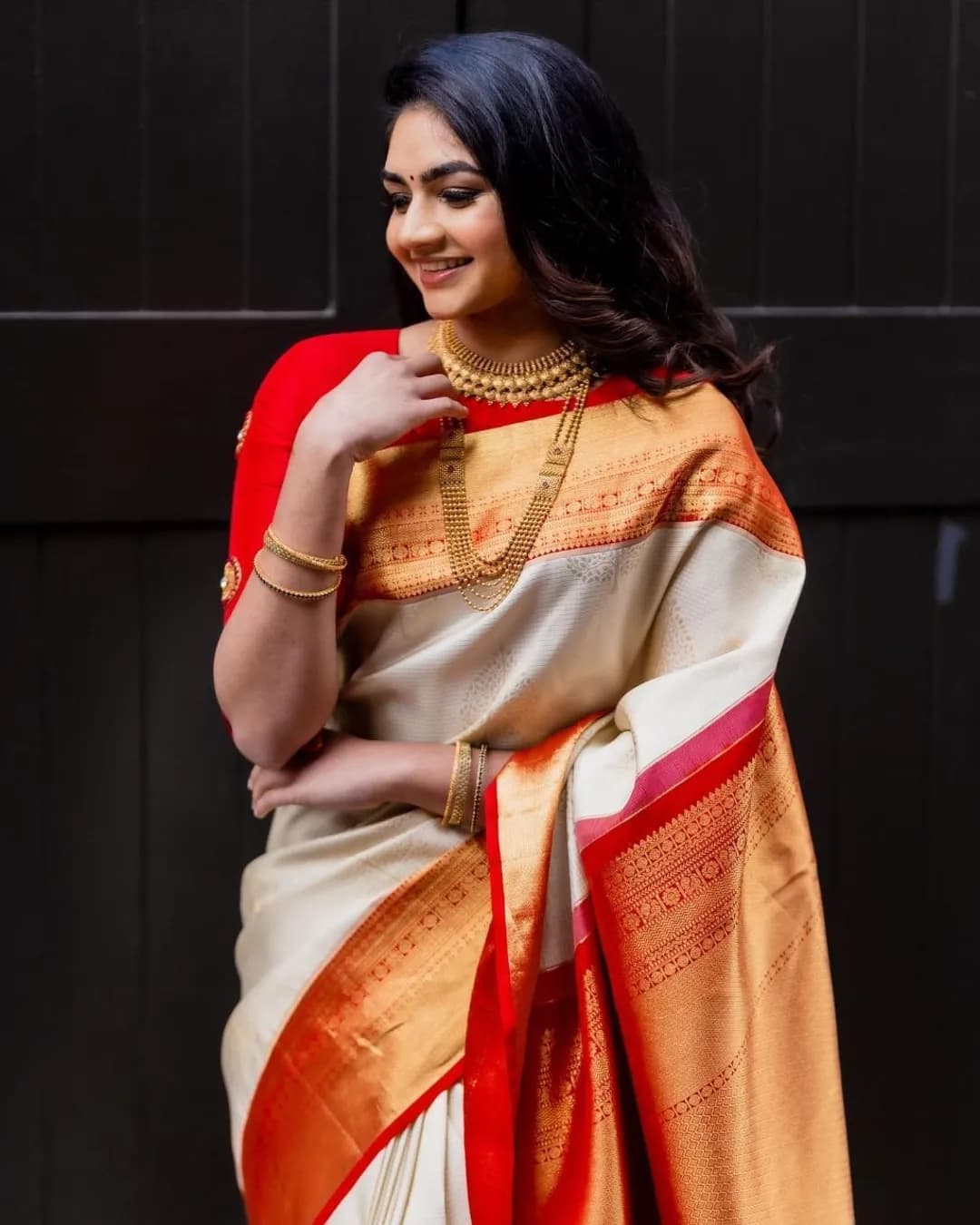 Elegant Soft Lichi Silk Jacquard Border Saree with Running Blouse alternate view