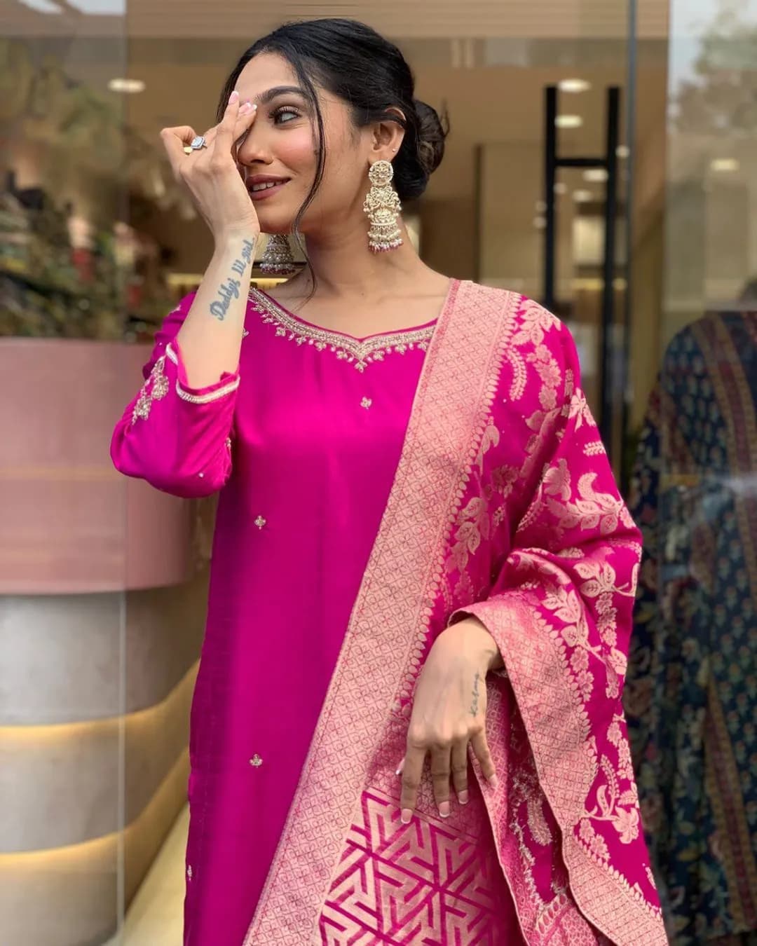 New Beautiful Heavy Fully Stitched Suit Set alternate view