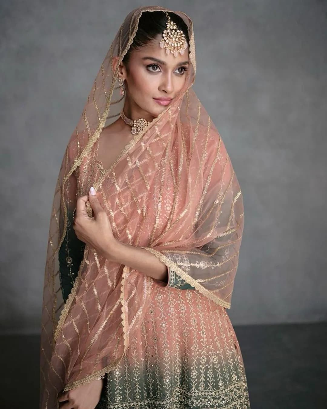 SAYURI Designer Jarokha 3-Piece Embroidered Set alternate view