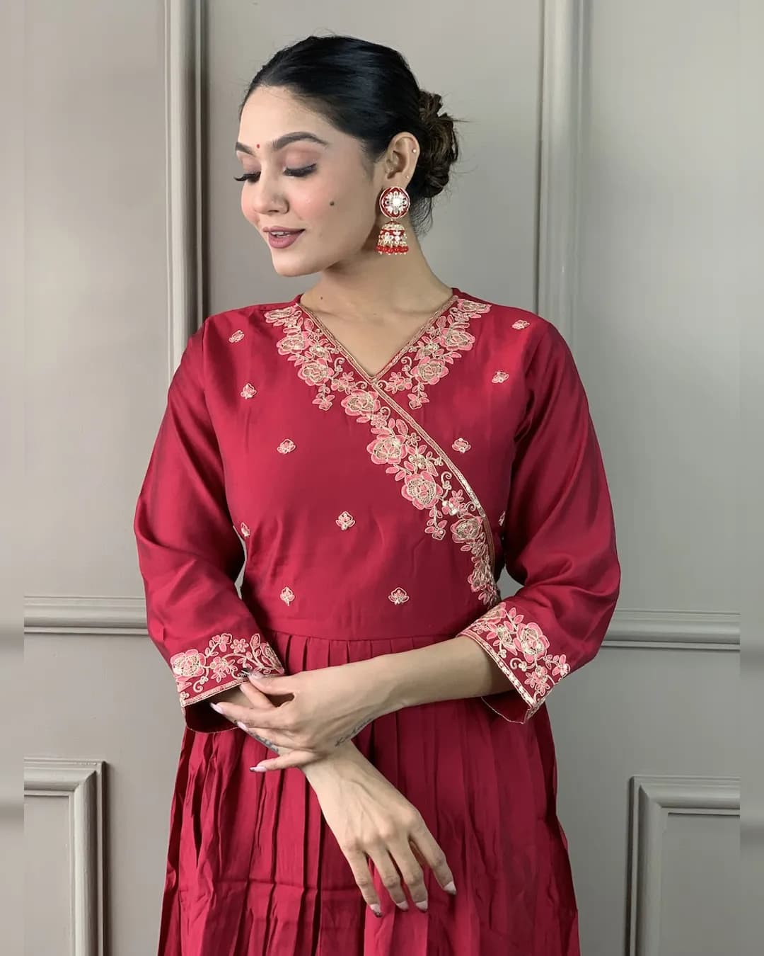 Women's Viscose Chanderi Embroidered Straight Kurta with Pant & Organza Dupatta Set alternate view