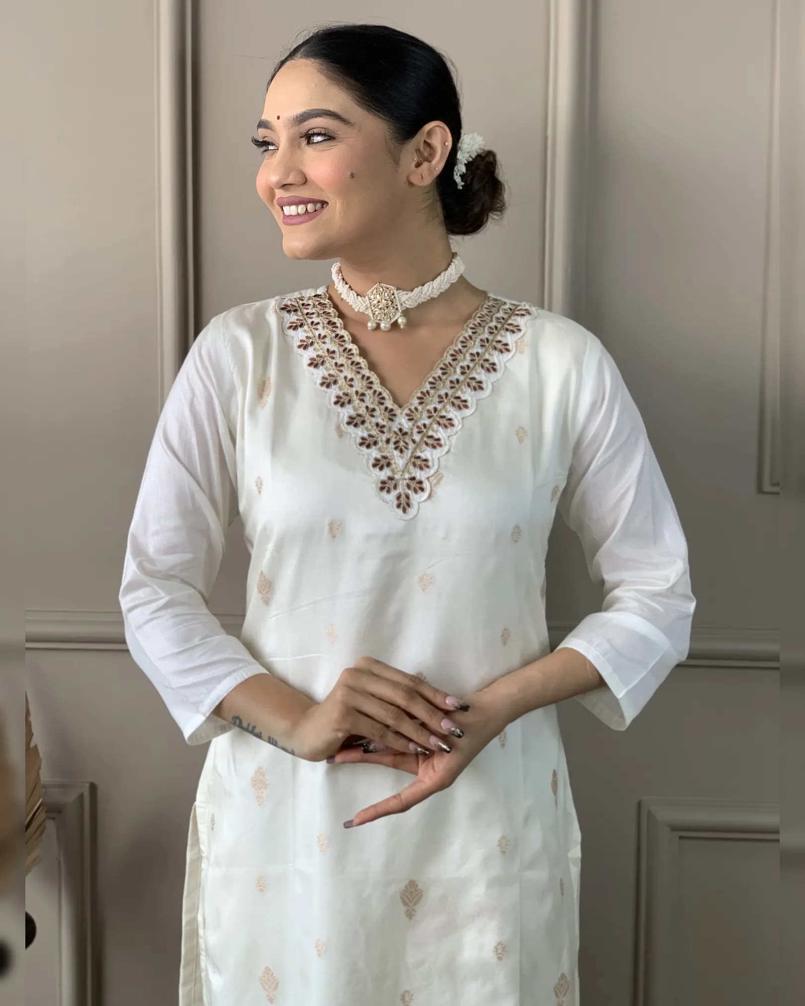 Women's White Viscose Nylon Butti Embroidered Kurta Set with Pant & Silk Jacquard Printed Dupatta alternate view