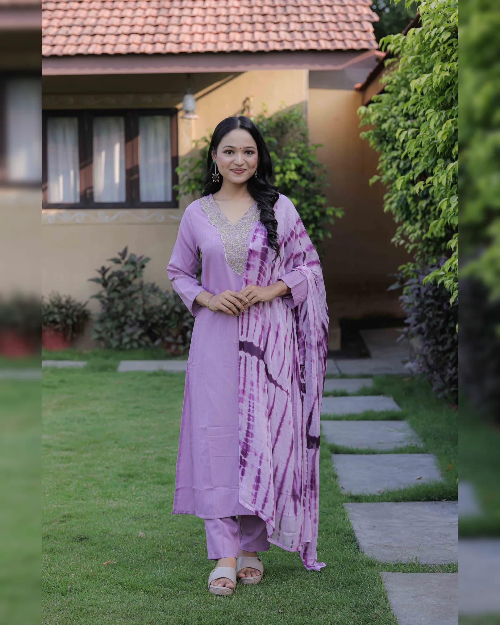 Women's Slub Magic Embroidered Kurta Set with Nazmin Dupatta