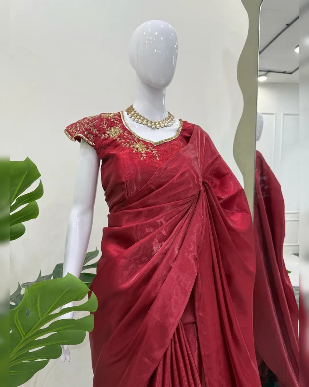 Elegant Jimmy Chu Silk Saree with Hand‑Embroidered Blouse Piece alternate view