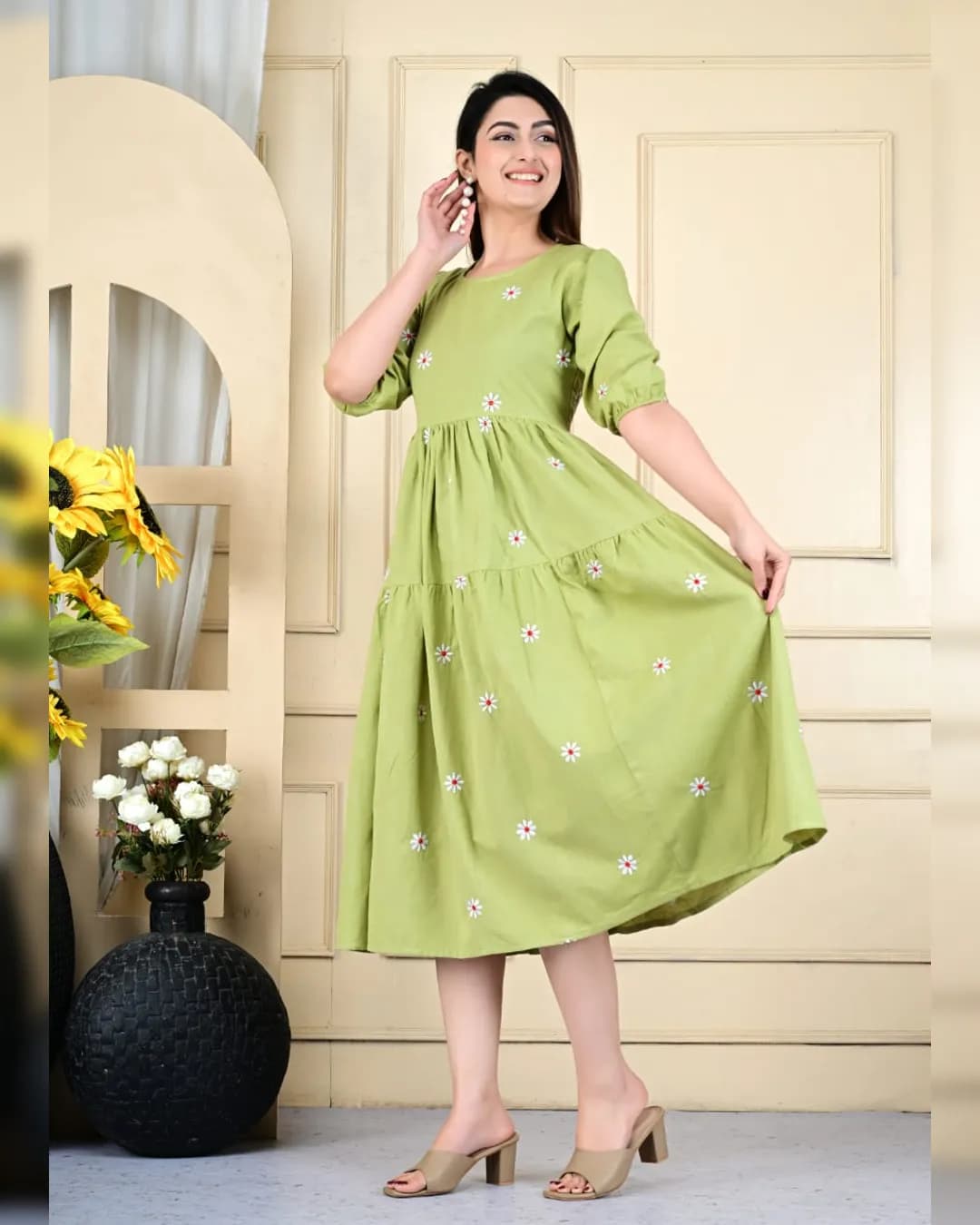 Stylish Daisy Embroidered Cotton Slub Midi Kurti with Puff Sleeves alternate view