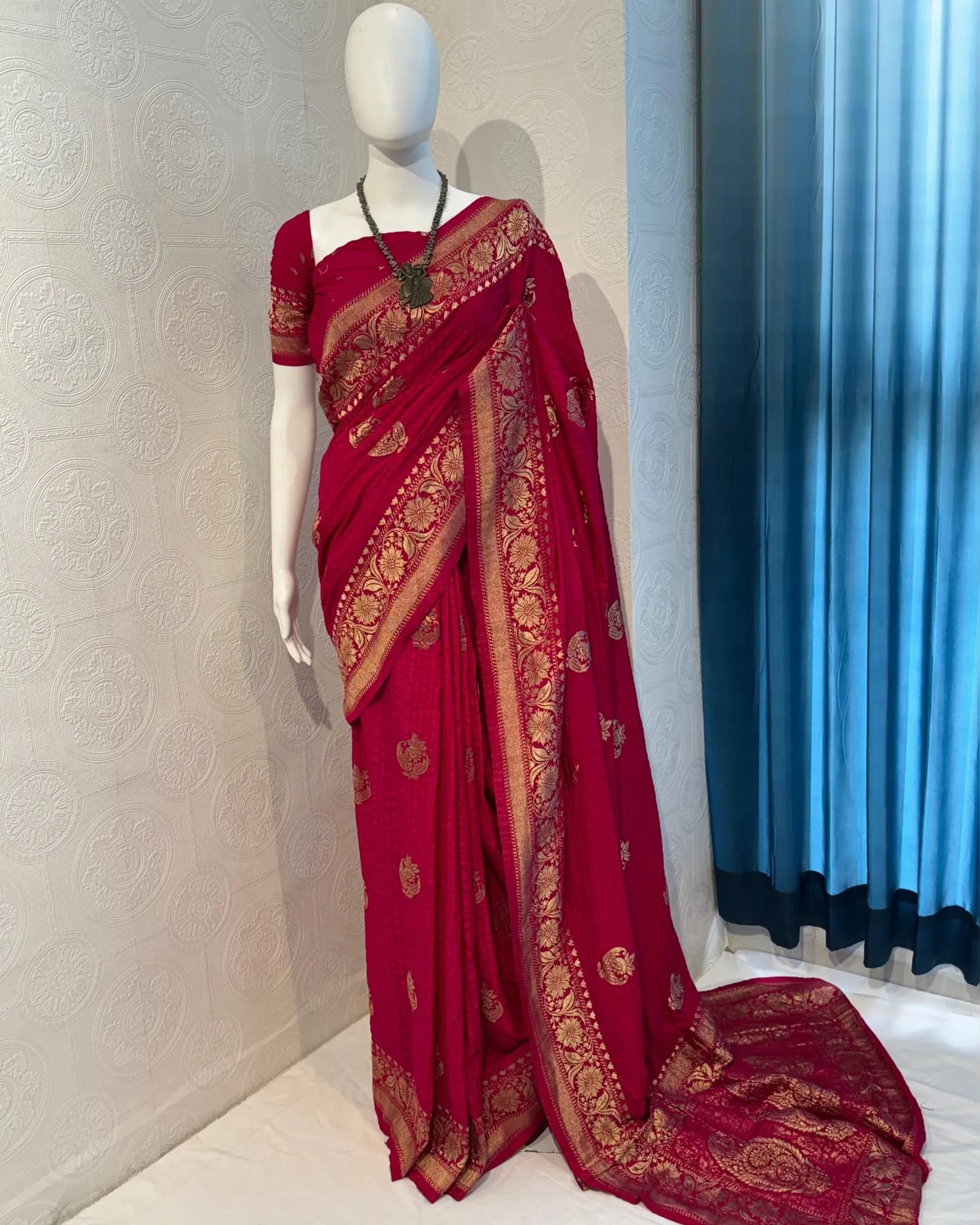 Pure Banarasi Soft Chiffon Georgette Saree with Zari Weaving Pallu & Matching Blouse