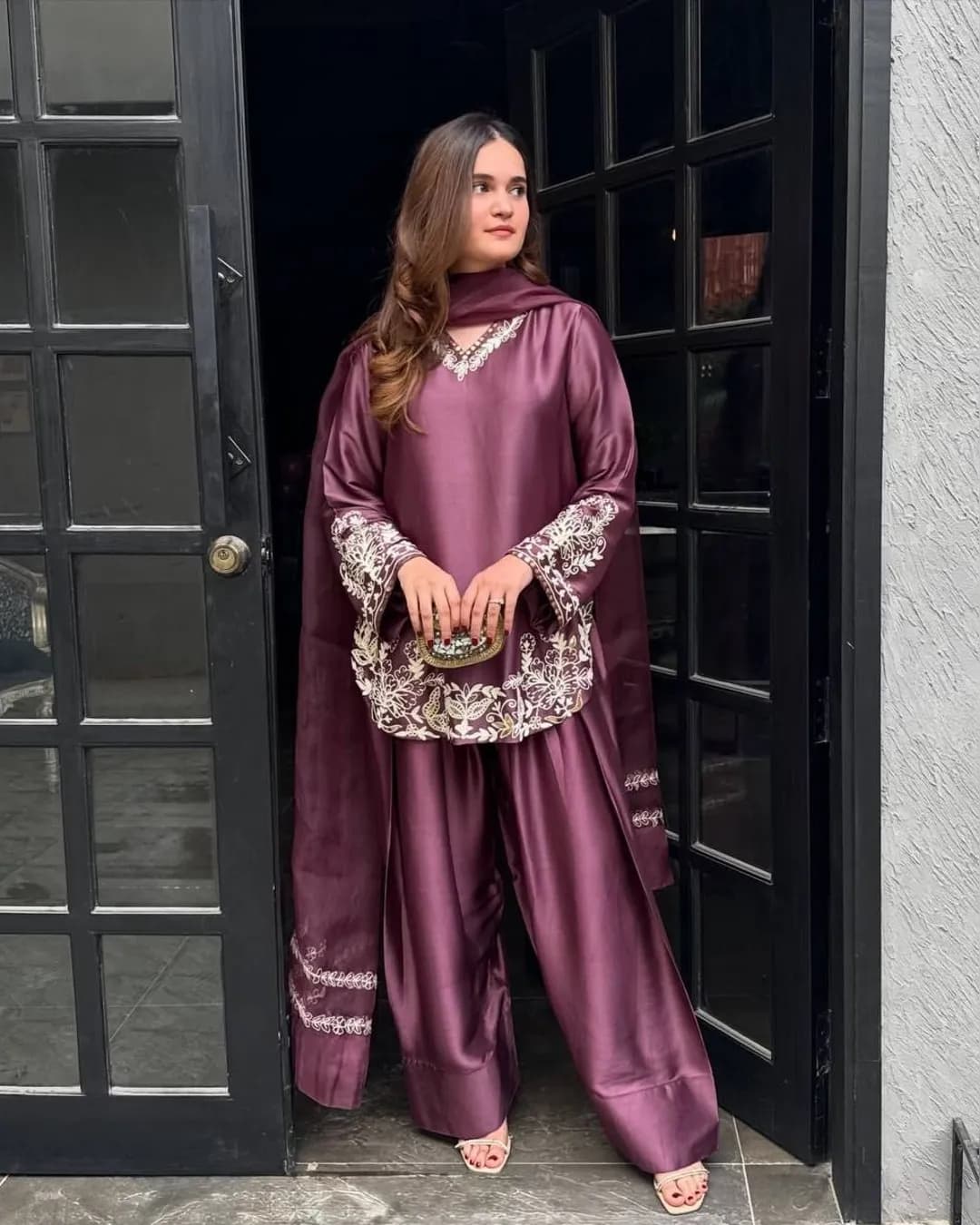 New Designer Natural Crepe Silk Embroidery Set – Fully Stitched & Ready to Wear 🌸