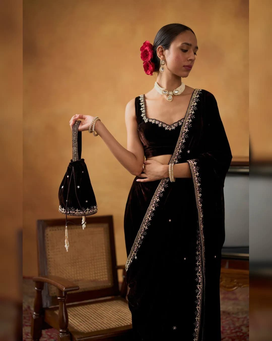 Premium 9000 Velvet Wedding Saree with Heavy Embroidery & Fancy Lace Border alternate view