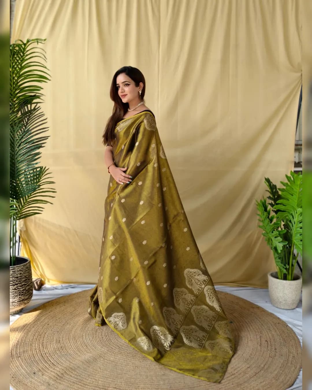 Premium Zari Tissue Weaving Saree with Elephant Border & Floral Buttis alternate view