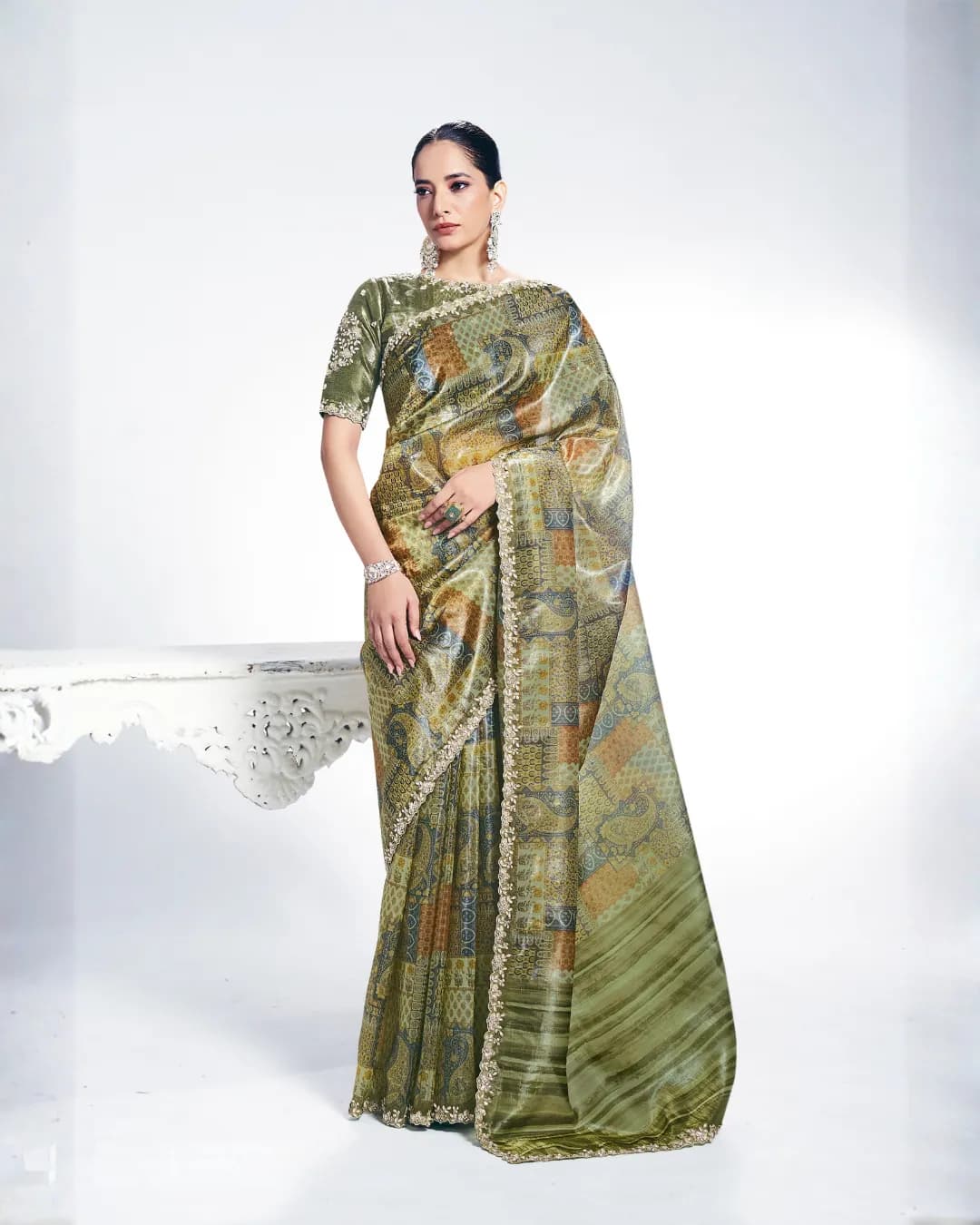 Mahotsav Rang Chatkila Ananta Two-Tone Paper Silk Designer Saree with Stone Embroidery