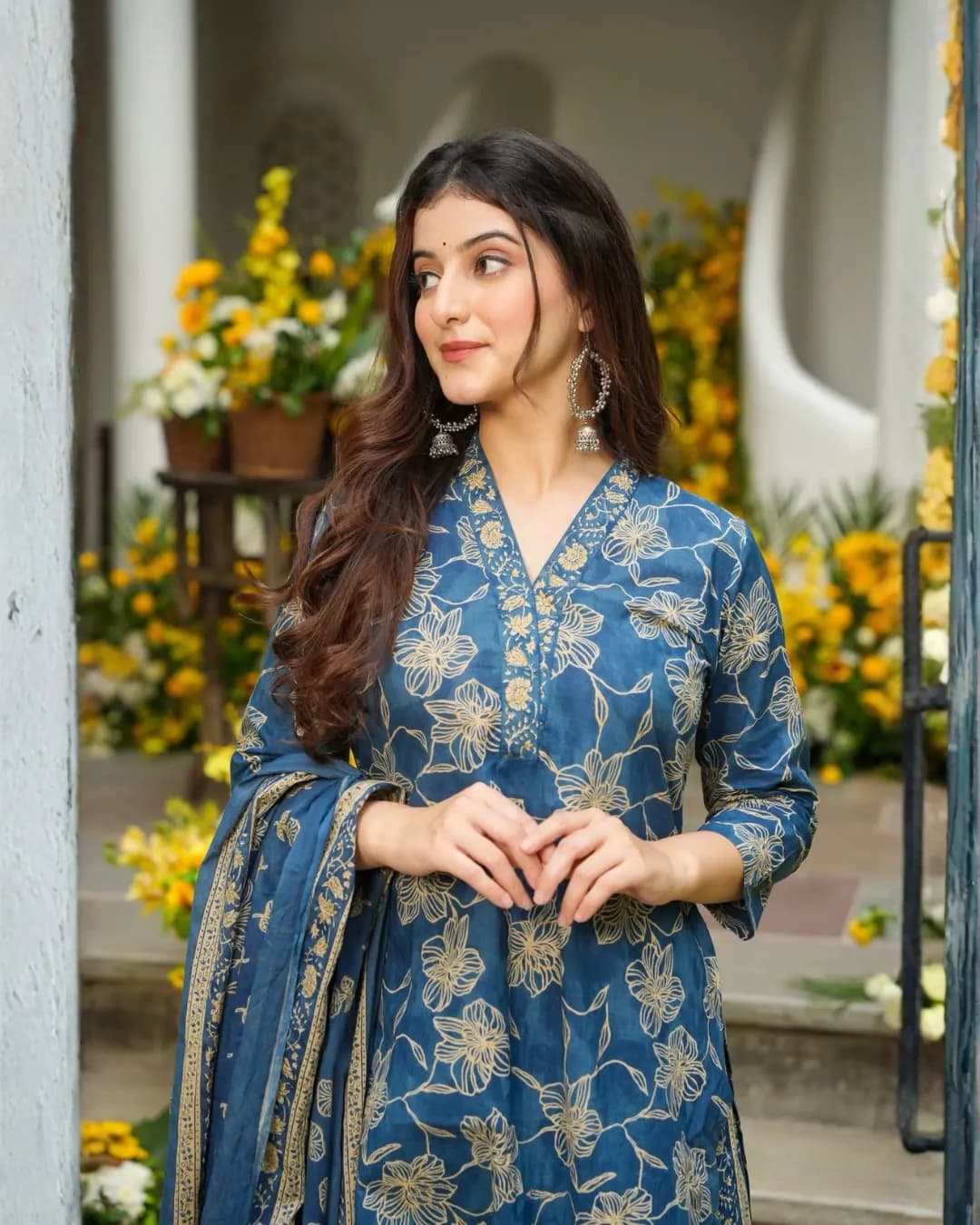 Heavy Muslin Digital Printed Kurti Pant Dupatta Set – Straight Style Casual Wear alternate view