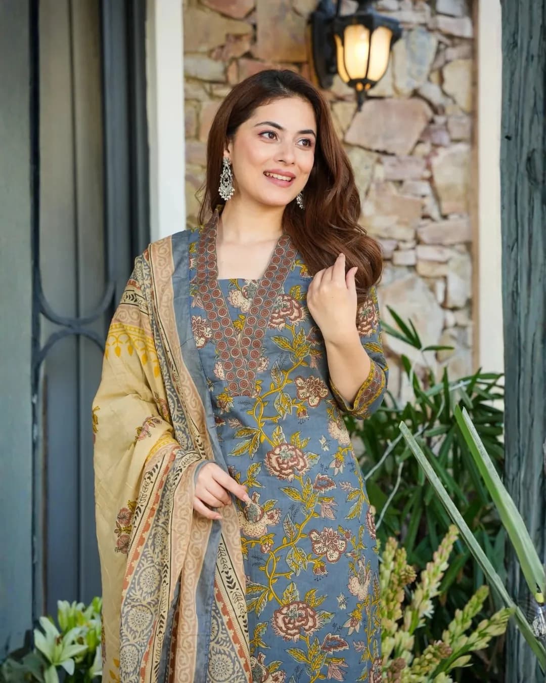 Heavy Muslin Digital Printed Kurti Pant Dupatta Set – Straight Style Casual Wear alternate view