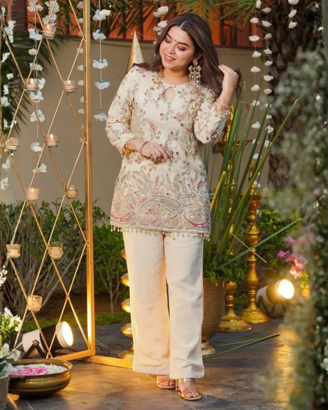 Heavy Crepe Silk Embroidered Kurta Pant Set – Elegant Ethnic Wear