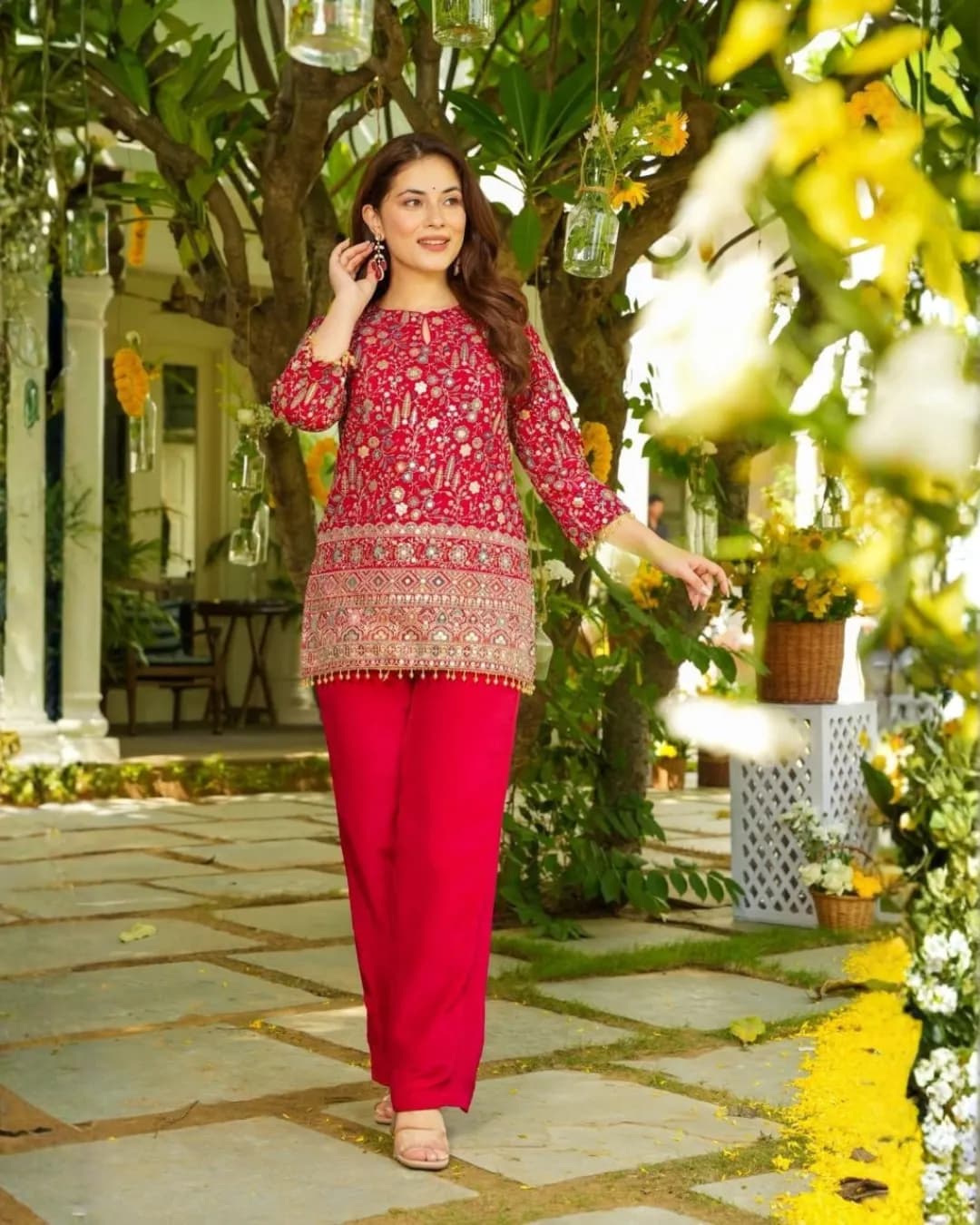 Heavy Crepe Silk Embroidered Kurta Pant Set alternate view