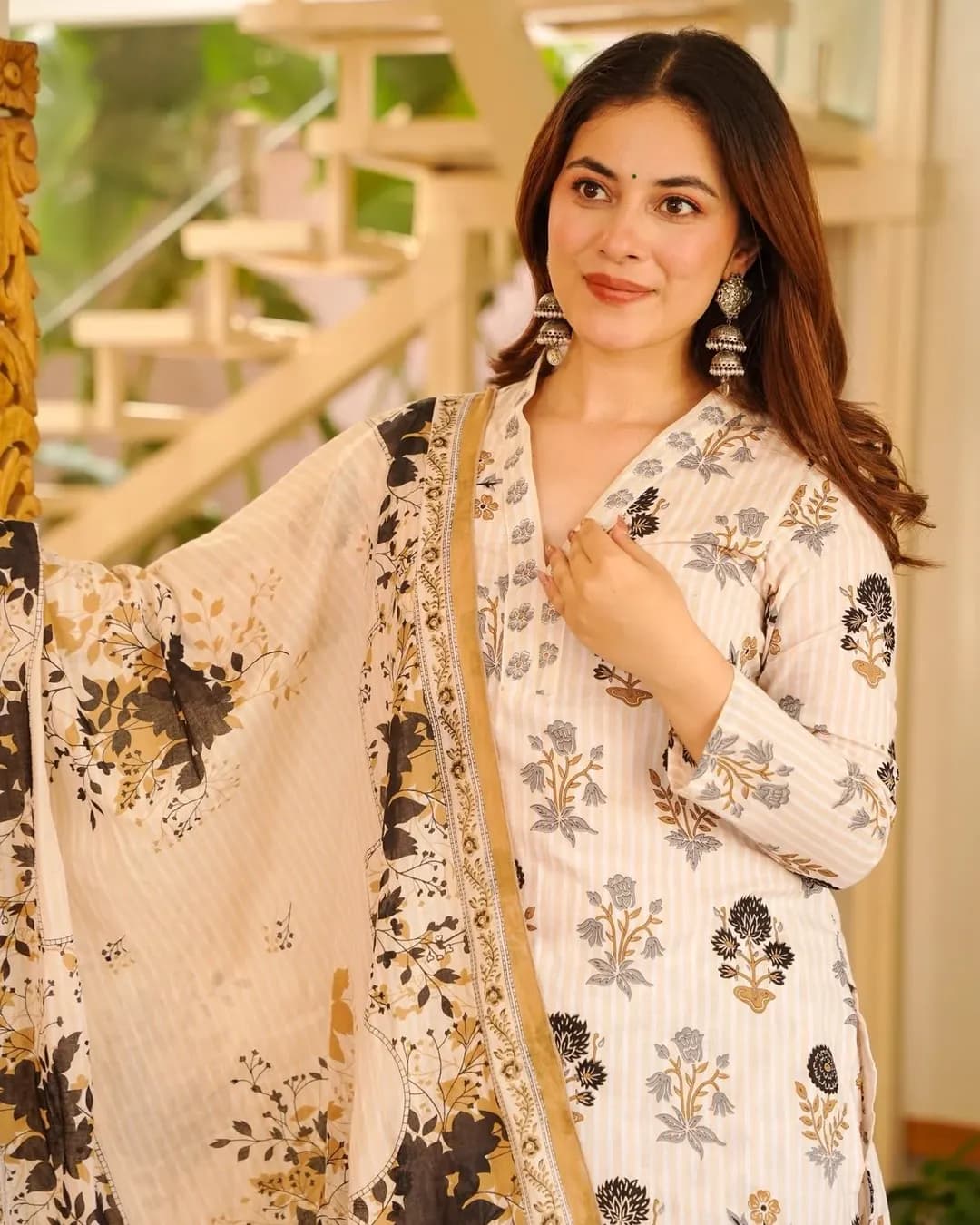 Cambric Cotton Straight Printed Kurti Set with Bottom & Dupatta alternate view