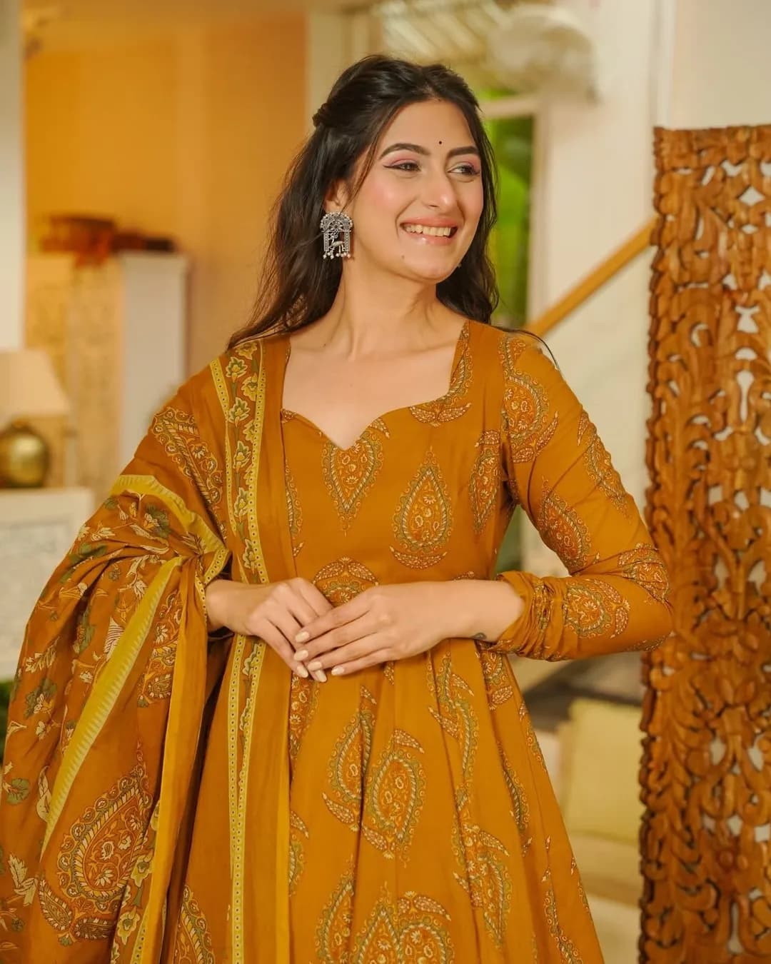 Muslin Digital Printed Kurti Set with Bottom & Dupatta alternate view