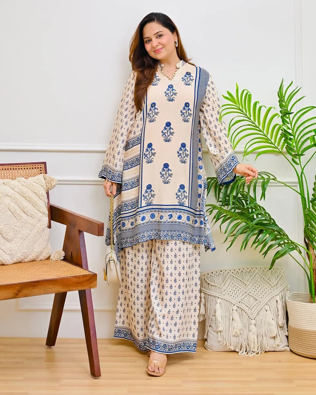 Women's Premium Pure Crepe Mughal Floral Printed Co-Ord Set with Inner alternate view
